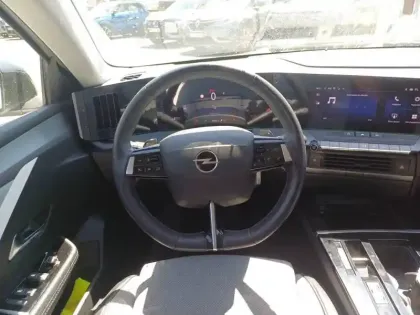 Photo 8 Opel Astra  1.2 Turbo 130 ch BVA8