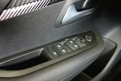 Photo 21 Peugeot 208  Hybrid 110 ch e-DCS6