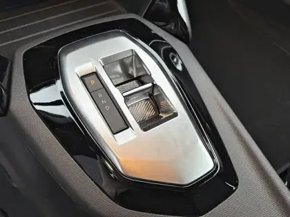Photo 13 Peugeot 2008  Hybrid 145 e-DCS6