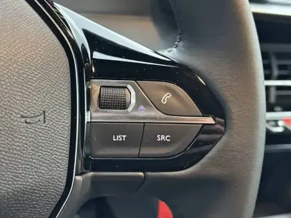 Photo 18 Peugeot 2008  Hybrid 145 e-DCS6
