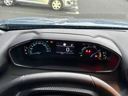 Photo 9 Peugeot 2008  Hybrid 145 e-DCS6