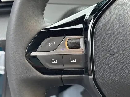 Photo 17 Peugeot 2008  Hybrid 145 e-DCS6