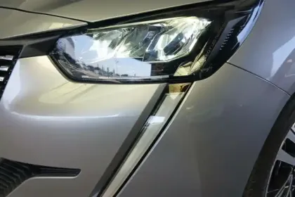 Photo 28 Peugeot 208  PureTech 100 S&S BVM6