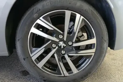Photo 12 Peugeot 208  PureTech 100 S&S BVM6