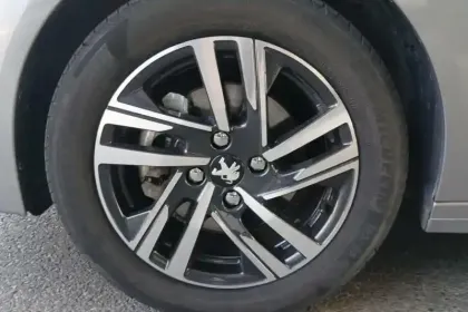 Photo 11 Peugeot 208  PureTech 100 S&S BVM6