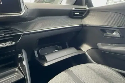 Photo 23 Peugeot 208  Hybrid 100 e-DCS6