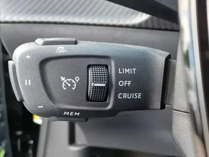 Photo 14 Peugeot 2008  Hybrid 145 e-DCS6