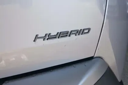 Photo 32 Peugeot 3008  Hybrid 145 e-DCS6