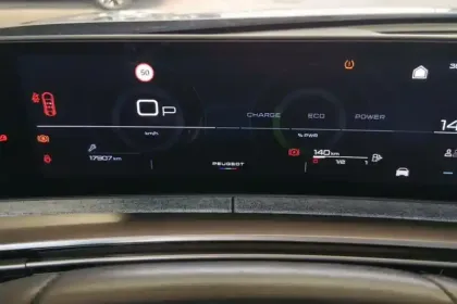 Photo 17 Peugeot 3008  Hybrid 145 e-DCS6