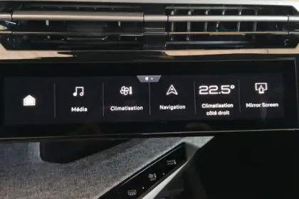 Photo 23 Peugeot 3008  Hybrid 145 e-DCS6