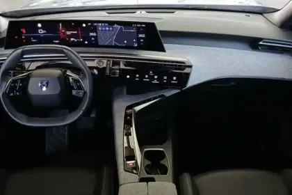 Photo 15 Peugeot 3008  Hybrid 145 e-DCS6