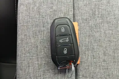 Photo 35 Peugeot 3008  Hybrid 145 e-DCS6