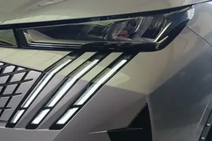 Photo 30 Peugeot 3008  Hybrid 145 e-DCS6