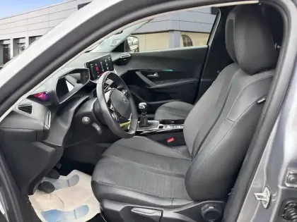 Photo 18 Peugeot 2008  PureTech 130 S&S BVM6