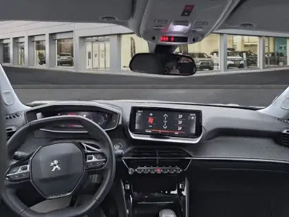 Photo 17 Peugeot 2008  PureTech 130 S&S BVM6