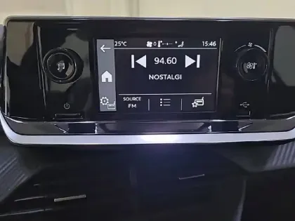 Photo 19 Peugeot 208  PureTech 75 S&S BVM5