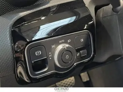 Photo 14 Mercedes Classe A  180 d 8G-DCT
