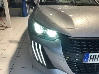 Photo 15 Peugeot 208  Hybrid 110 e-DCS6