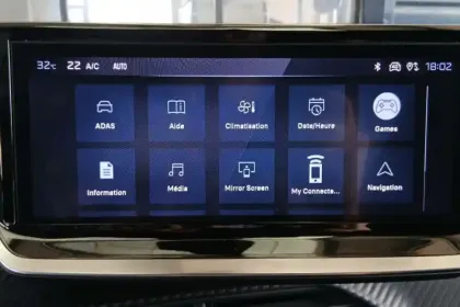 Photo 25 Peugeot 208  Hybrid 110 e-DCS6