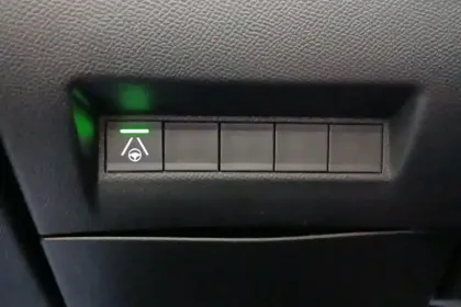 Photo 23 Peugeot 208  Hybrid 110 e-DCS6