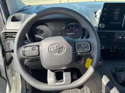 Photo 13 Toyota Proace  CITY Verso Medium 1.2 110 VVT-i Dynamic MC24