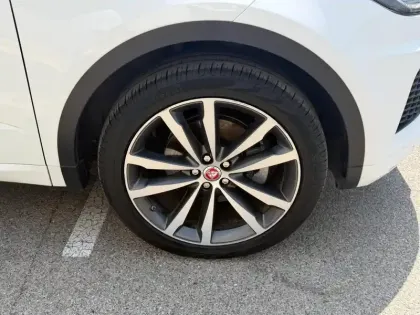 Photo 6 Jaguar E-Pace  2.0D 180ch R-Dynamic SE AWD 10cv