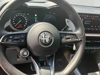 Photo 11 Alfa Romeo Tonale  1.3 PHEV 280ch Tributo Italiano AT6 e-Q4