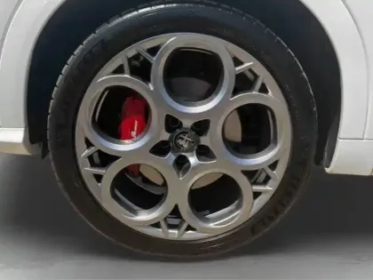 Photo 9 Alfa Romeo Tonale  1.3 PHEV 280ch Tributo Italiano AT6 e-Q4