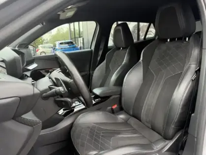 Photo 17 Peugeot 2008 II 1.2 PT 155 S&S EAT8 GT