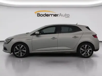 Photo 136 Renault Megane Mégane IV Berline TCe 130 Energy EDC