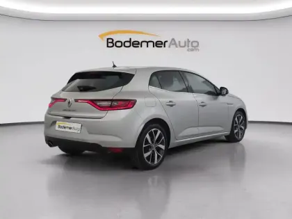 Photo 169 Renault Megane Mégane IV Berline TCe 130 Energy EDC