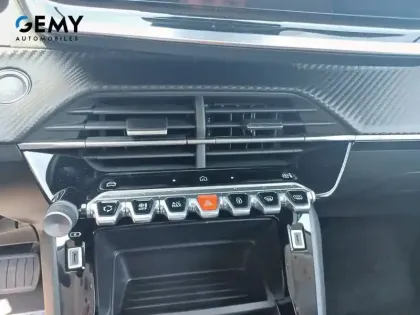 Photo 13 Peugeot 208  Electrique 156 ch 54 kWh