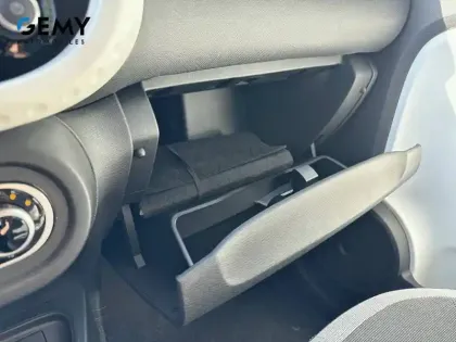Photo 23 Renault Twingo  III E-Tech