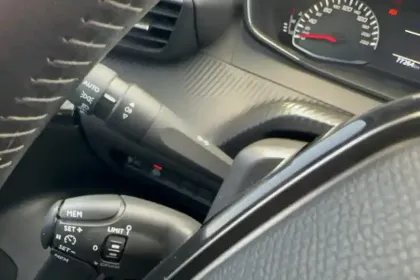 Photo 21 Peugeot 2008  PureTech 100 S&S BVM6