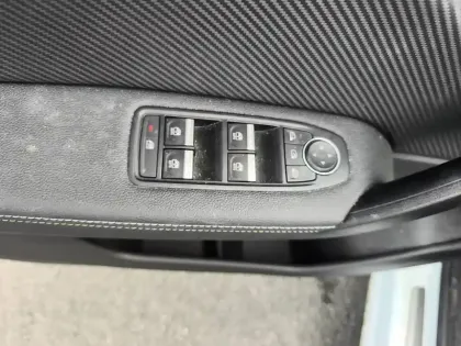 Photo 9 Renault Captur  E-Tech full hybrid 145