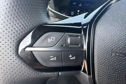 Photo 23 Peugeot 2008  Hybrid 145 e-DCS6