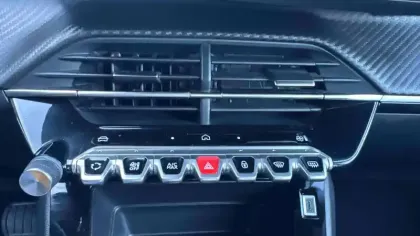 Photo 36 Peugeot 2008  Hybrid 145 e-DCS6