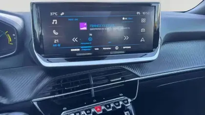 Photo 38 Peugeot 2008  Hybrid 145 e-DCS6