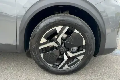 Photo 28 Peugeot 2008  PureTech 100 S&S BVM6
