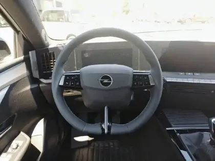 Photo 8 Opel Astra  1.2 Turbo 130 ch BVM6