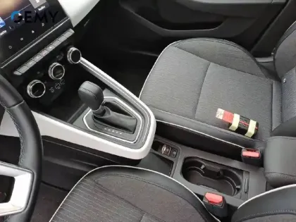 Photo 11 Renault Clio  E-Tech full hybrid 145