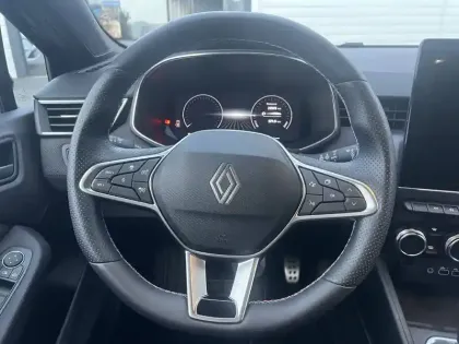 Photo 21 Renault Clio  E-Tech full hybrid 145