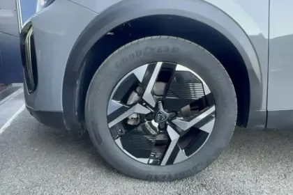 Photo 28 Peugeot 2008  PureTech 100 S&S BVM6