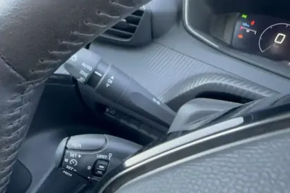 Photo 22 Peugeot 2008  PureTech 100 S&S BVM6