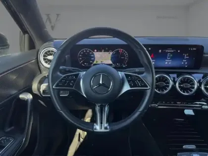 Photo 10 Mercedes Classe A 250 e Hybrid EQ Business Line
