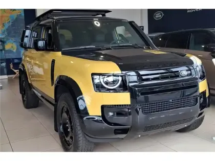 Photo Land Rover Defender Trophy Edition Deep Sandglow