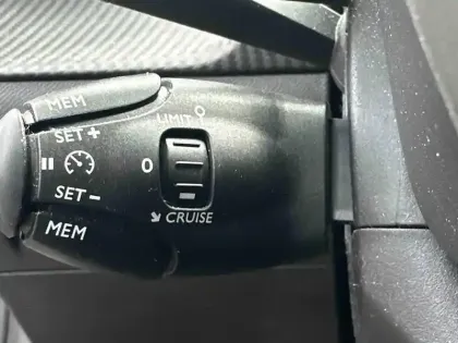Photo 20 Peugeot 208  1.2 PureTech 100ch S&S Allure EAT8
