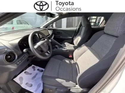 Photo 11 Toyota C-HR  1.8 Hybride 140ch Graphic MY26