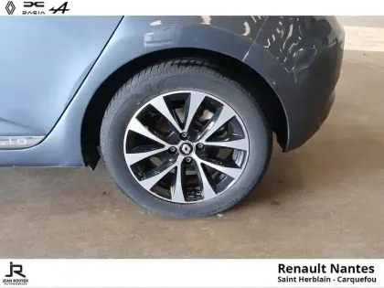 Photo 8 Renault Clio  1.6 E-Tech hybride 140ch Intens -21N