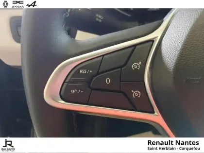 Photo 12 Renault Clio  1.6 E-Tech hybride 140ch Intens -21N